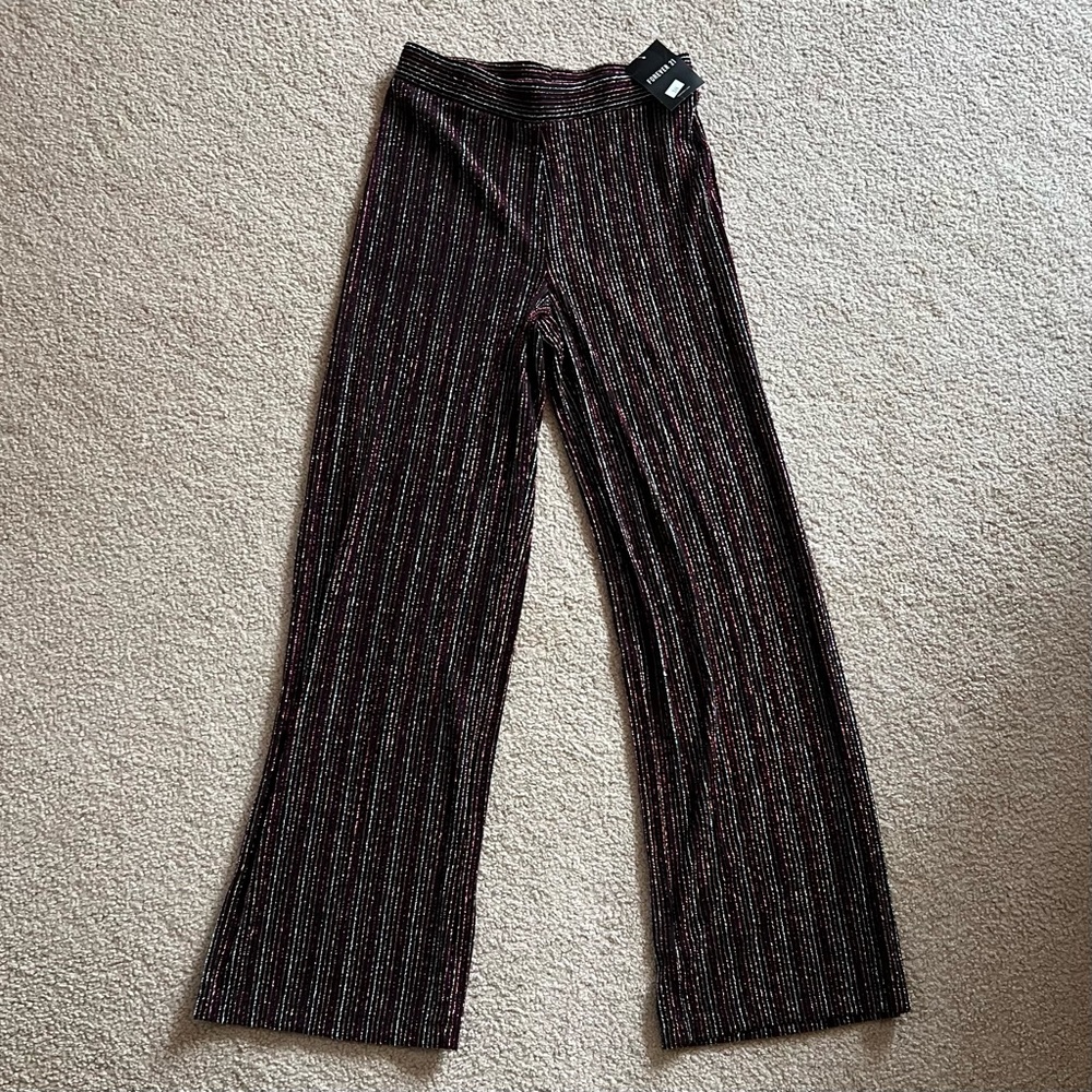 Forever 21 Women’s Black Striped Pants Size 3/4 Small